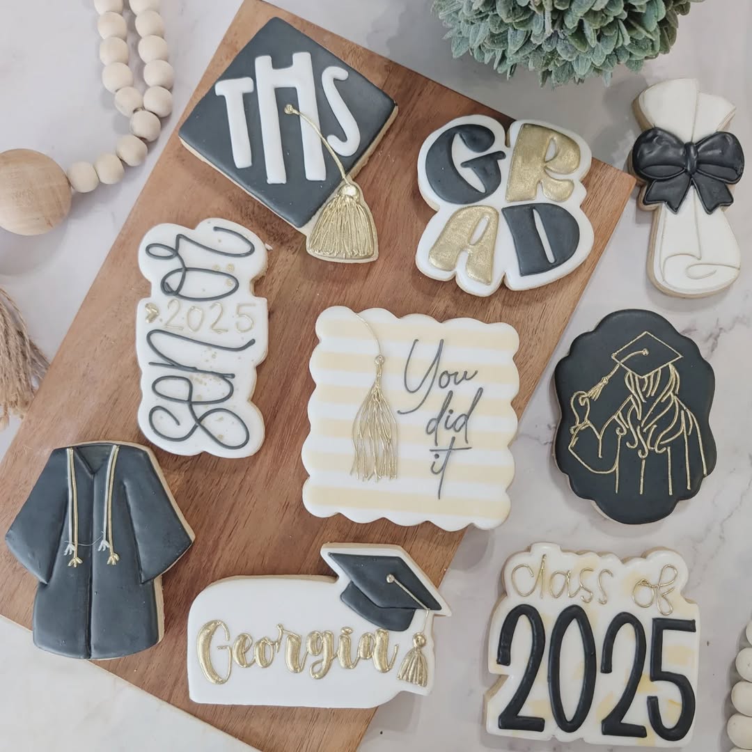 Graduation 2025 cookies in black and gold