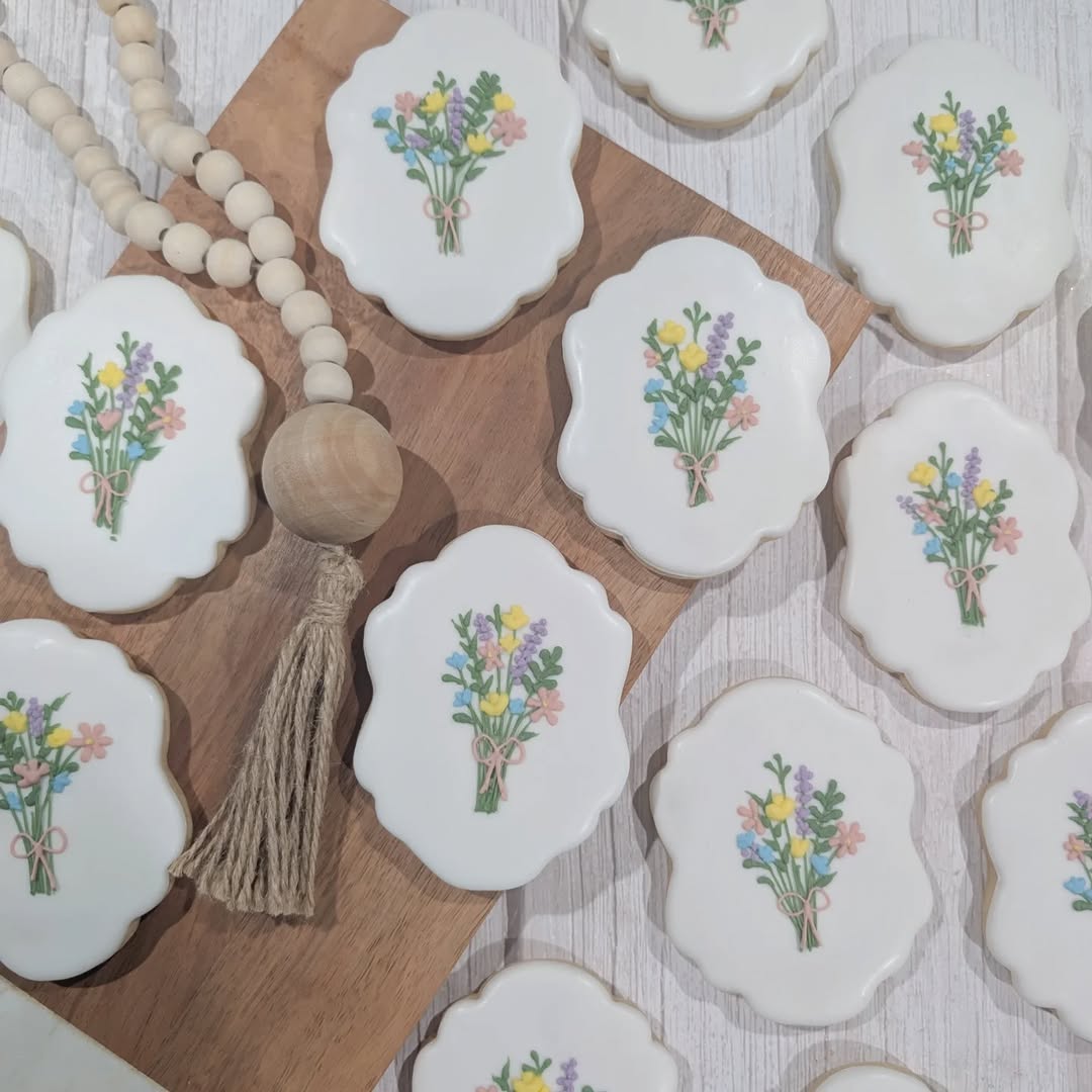 Elegant wildflower bouquet cookies